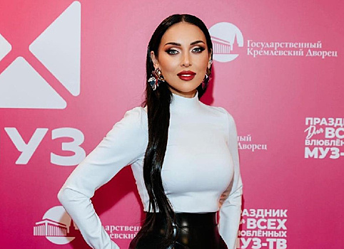 Алсу опубликовала фото родителей и удивила всех семейным сходством