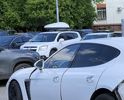 В Подмосковье пакетом с водой повредили машину