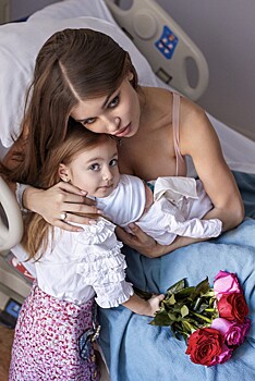 Модель Дарья Коновалова стала мамой во второй раз и показала милые фото с малышкой
