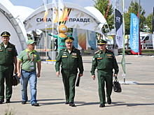 Начальник Главного управления Железнодорожных войск генерал-лейтенант Олег Косенков посетил Клуб болельщиков конкурса «Стальная магистраль» в подмосковном парке «Патриот»