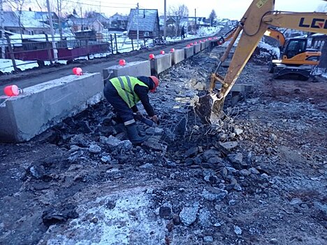 Для капремонта моста через реку Малая Сыга в Глазове на объекте перекрыли одну полосу