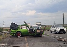 Автомобиль разорвало после столкновения с грузовиком под Волгоградом
