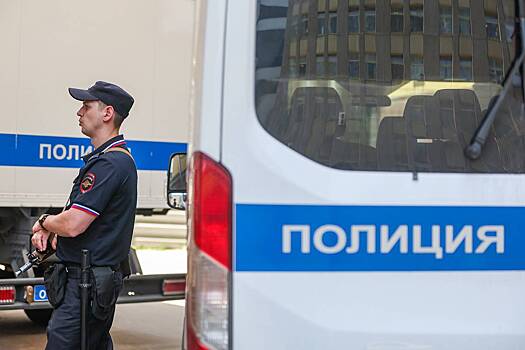 Банда полицейских вымогателей избивала и подкидывала россиянам наркотики
