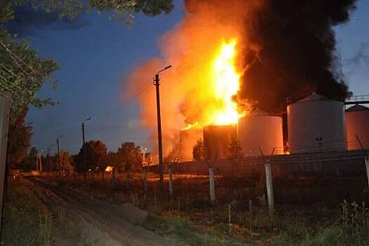 Беспилотник подорвал нефтебазу в Донецке