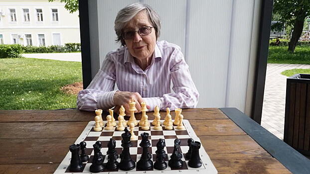 Даю уроки шахмат: почему пожилая москвичка решила обучать детей непростой игре