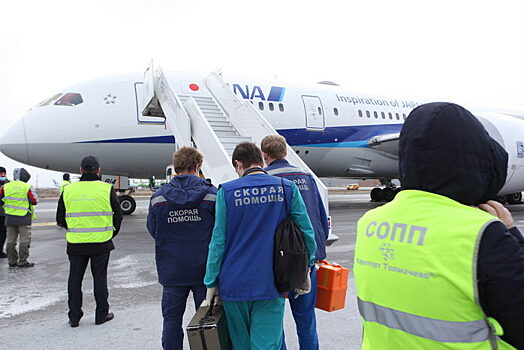 Японский Boeing Dreamliner в Новосибирске встретили реаниматоры