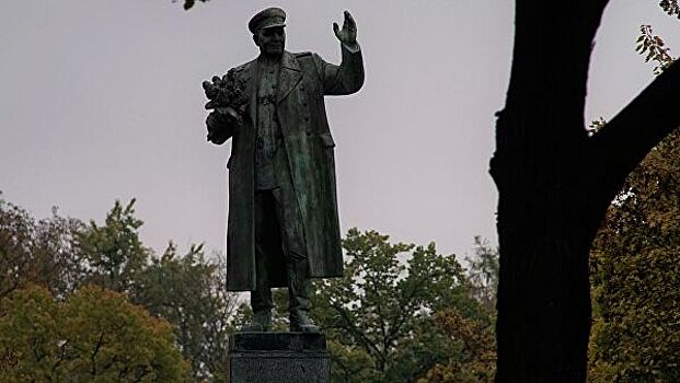 Чешские власти рассмотрят ситуацию с памятником Коневу