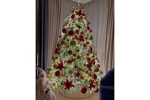 Ольга Бузова показала роскошно украшенную к Новому году квартиру