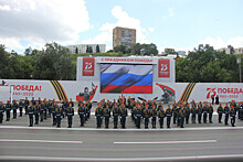 Сотрудники МЧС спели Гимн Победы на Нижневолжской набережной