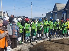Ольга Носенко поучаствовала в открытии школы по хоккею с мячом в селе Олонки