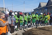 Ольга Носенко поучаствовала в открытии школы по хоккею с мячом в селе Олонки