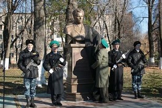 В Ярославле установили памятник генералу армии Вадиму Матросову