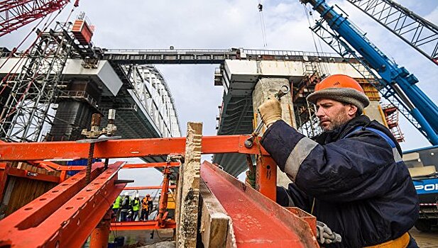 В Симферополе открылась выставка, посвященных строительству моста в Крым