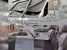 В Петербурге ледяная глыба насквозь проломила крышу припаркованного автомобиля