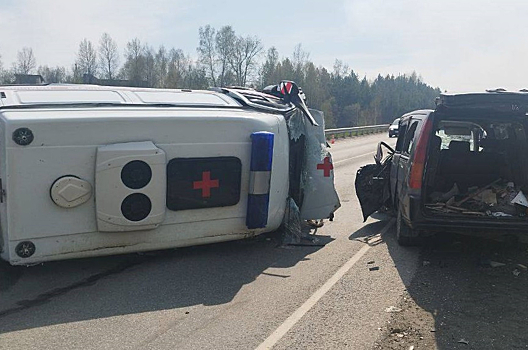 Последствия серьезного ДТП с пятью пострадавшими попали на камеру в Томской области