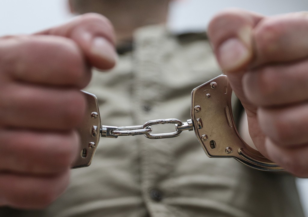 Россиянин увидел сожительницу в постели с любовником и расправился с ним