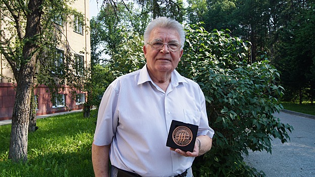 Новосибирец получил медаль за исследование электромагнитных ускорителей