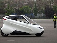 В Китае создали двухколесный автомобиль-мотоцикл