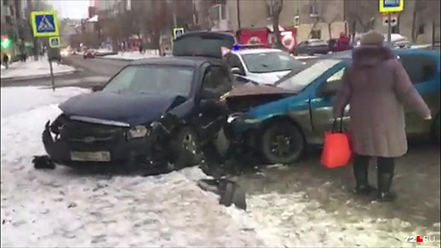 На Котовского автомобилистка, лишенная прав, устроила аварию, в которой пострадали дети