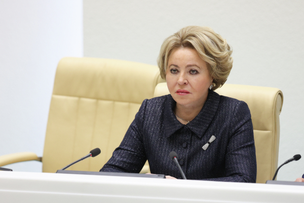 Валентина Матвиенко призвала школьников изучать Конституцию