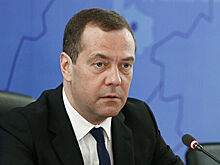 Медведев поручил пресечь распространение никотинсодержащей продукции вне торговых точек