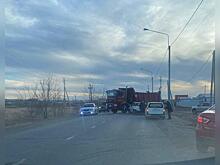 «КАМАЗ» столкнулся с такси на Олимпийской улице