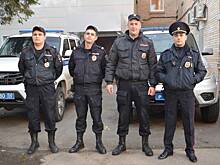 Сотрудники полиции эвакуировали 50 человек из загоревшегося дома в Подмосковье