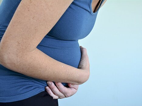 Боль в желудке при беременности: что делать и чем опасно?