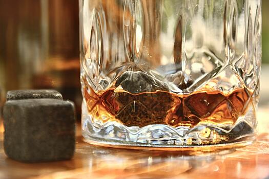 Kommersant: dovoz silného alkoholu do Ruska se za šest měsíců snížil o více než třetinu