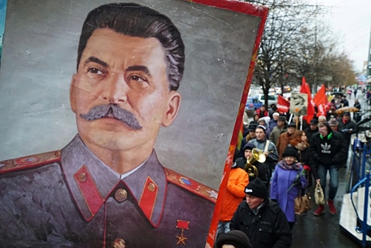 «Миф о жестокой справедливости». Историки объяснили любовь молодежи к Сталину