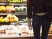 Россиянам рассказали, как выбирать продукты, чтобы не умереть от просрочки