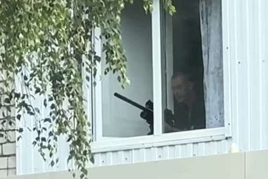 В Железноводске мужчина стрелял из окна по прохожим и животным