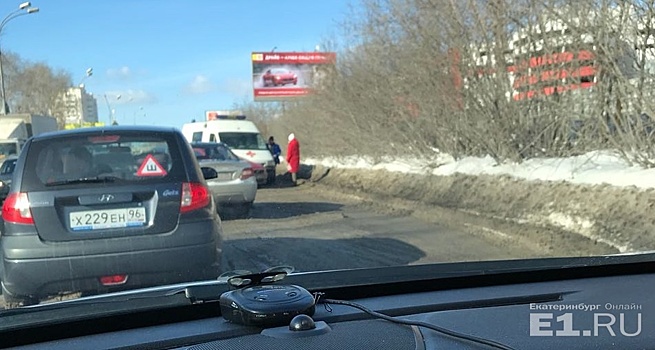 На Восточной столкнулись легковушка и машина скорой помощи, которая везла женщину в роддом