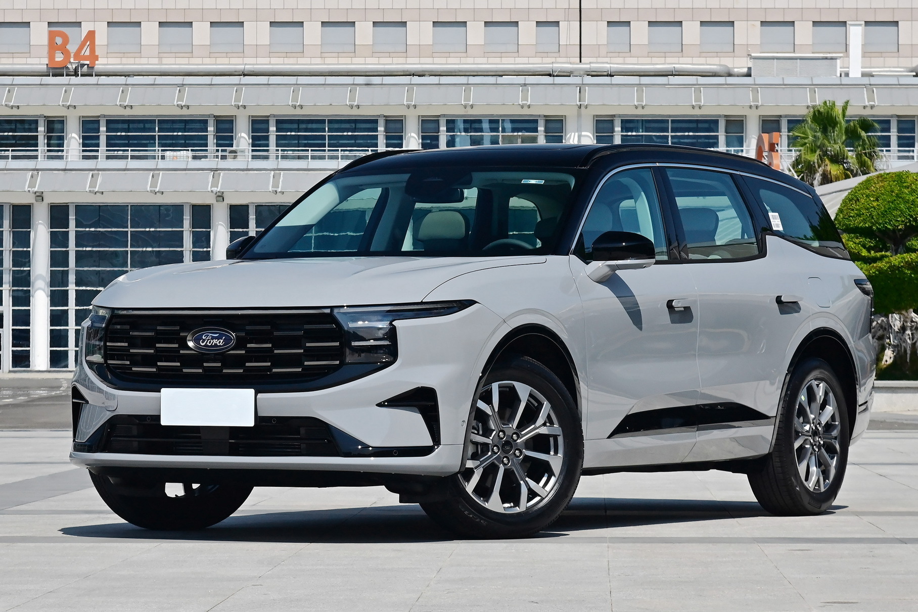 Дилеры в США распродают остатки Ford Edge со скидками до 12 тысяч