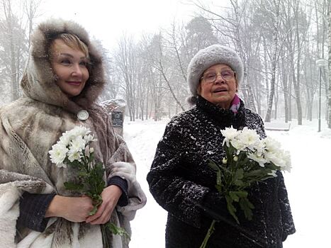Елена Самышина приняла участие в мемориально-патронатной акции