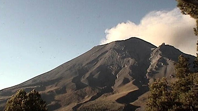 Крупнейший вулкан Мексики начал извергаться