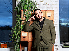 Парадный туалет: Ведущий Алексей Дембицкий