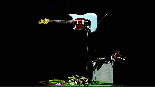 Гитару Кобейна с последнего концерта продали на аукционе за $1,5 млн