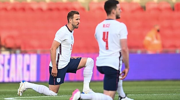 Игроки сборной Англии преклонили колено перед игрой с Ираном на ЧМ-2022