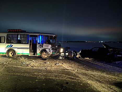 Под Омском в аварии с участием автобуса погибла пассажирка