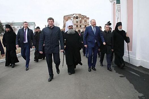 Николай Цуканов и Сергей Бидонько приняли участие в церемонии передачи реликвий Далматовскому мужскому монастырю