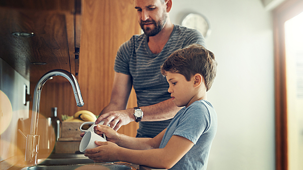 Платить или не платить: стоит ли поощрять ребёнка деньгами за оценки и домашние дела