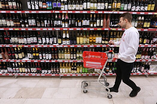 «Приходится экономить»: эксперт спрогнозировал рост спроса на суррогатный алкоголь