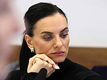 Журова отреагировала на блокировку банковских счетов Исинбаевой в России