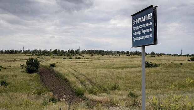Украина строит "Стену" на границе с РФ в огородах селян