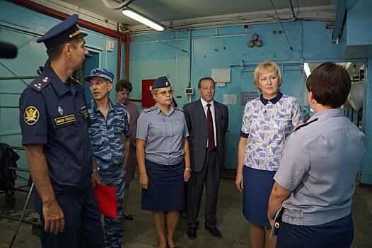 Министр образования Хабаровского края проверила училище за решеткой