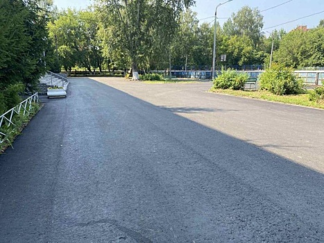 Около трех школ Ленинского района в Нижнем Новгороде обновили асфальт