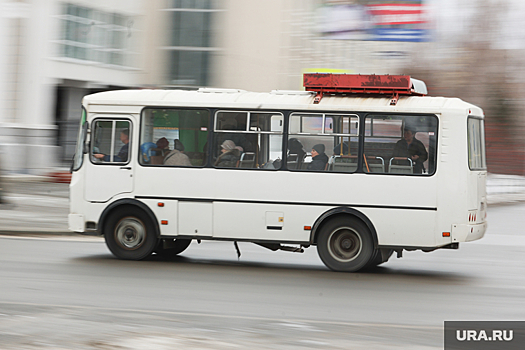 Курганцы полчаса ждут бесплатной автобусной пересадки у Чеховского моста
