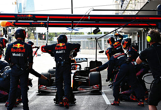 Mercedes усомнилась в легальности пит-стопов Red Bull Racing