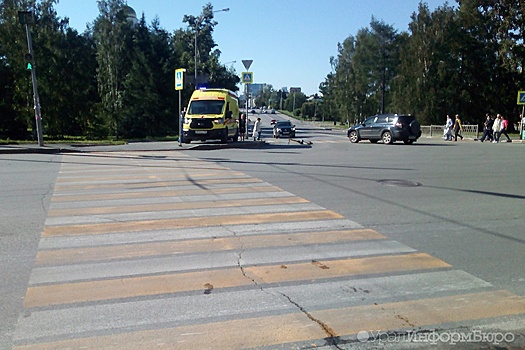 Самокат на земле, рядом реанимация: у Храма-на-Крови сбили человека